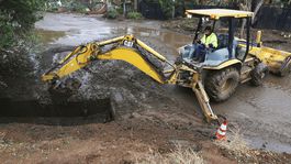 Predmestia Los Angeles zasiahnuté požiarmi ohrozujú zosuvy pôdy