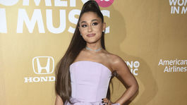 Speváčka Ariana Grande stavila na svoj opulentný štýl. 