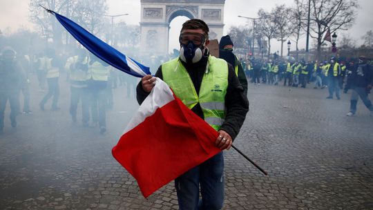 Francúzska vláda nezakáže sobotňajší protest 'žltých viest'