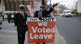 Hlasovanie sa odkladá, Mayovej kabinet sa pripravuje na brexit bez dohody