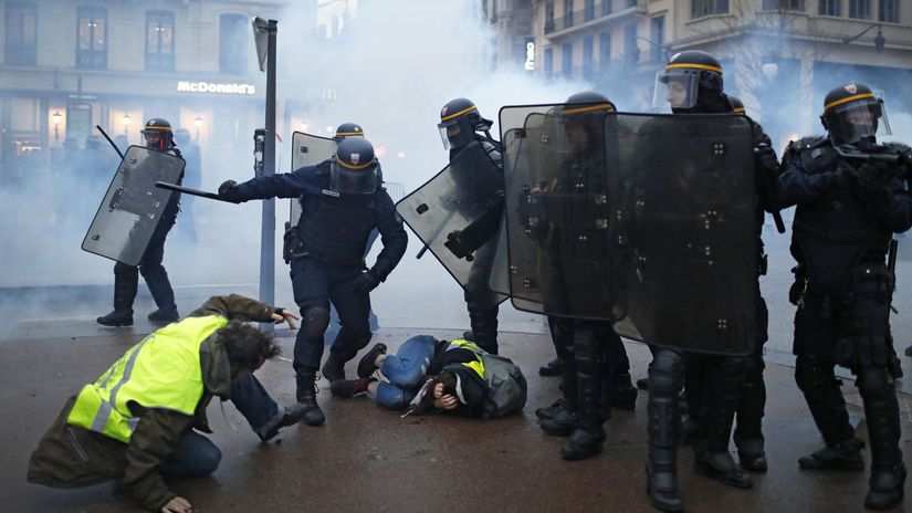 francúzsko, protest, želté vesty, polícia,...