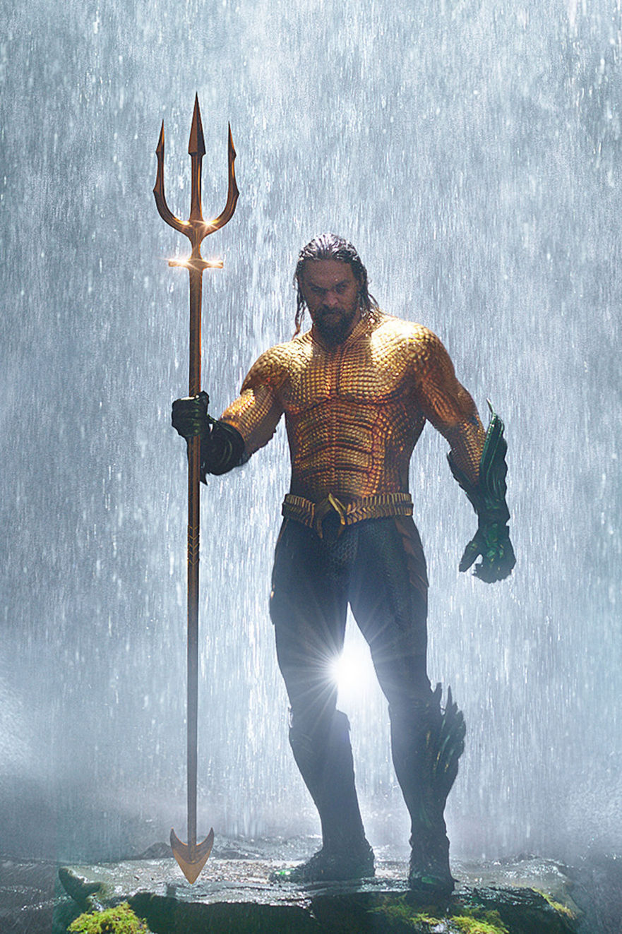 Herec Jason Momoa na zábere z filmu Aquaman.