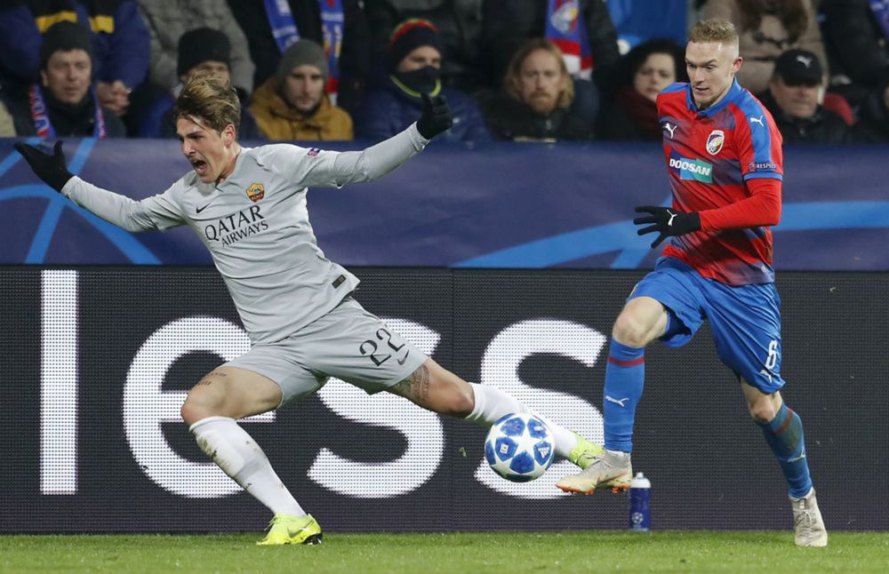 Slovenský futbalista Plzne Roman Procházka...