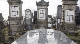 Vo Francúzsku znesvätili ďalší židovský cintorín