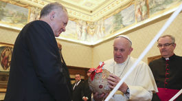 Kiska sa stretol s pápežom Františkom, ten mu dal dar pre Bezáka