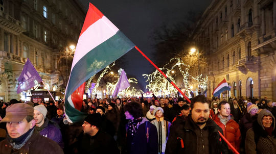Odkaz Maďarov prezidentovi za 'otrocký zákon': 