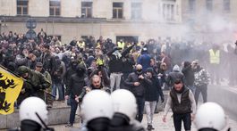 V Bruseli protestovali tisíce ľudí proti migračnému paktu