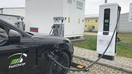 Brusel chce 30 miliónov elektrických áut. Kde sa budú nabíjať?