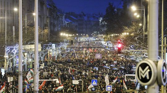 Za demonštráciami je Soros, znie (opäť) z Orbánovej vlády