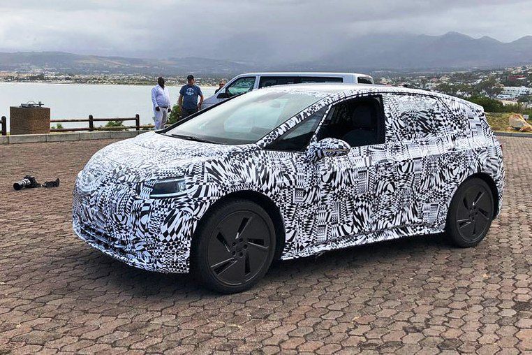 Prvé snímky maskovaných prototypov Volkswagenu...