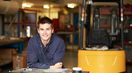 O koľko si zamestnanec polepší, ak začne pracovať na živnosť?