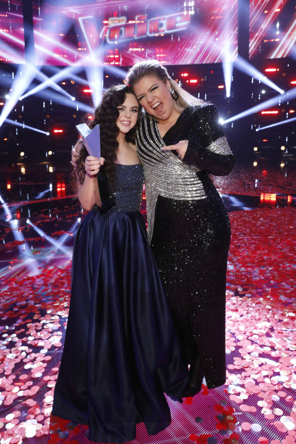 Víťazka šou The Voice Chevel Shepherd (vľavo) a...