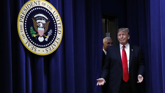 Trump vyhlási stav núdze, aby mohol postaviť múr