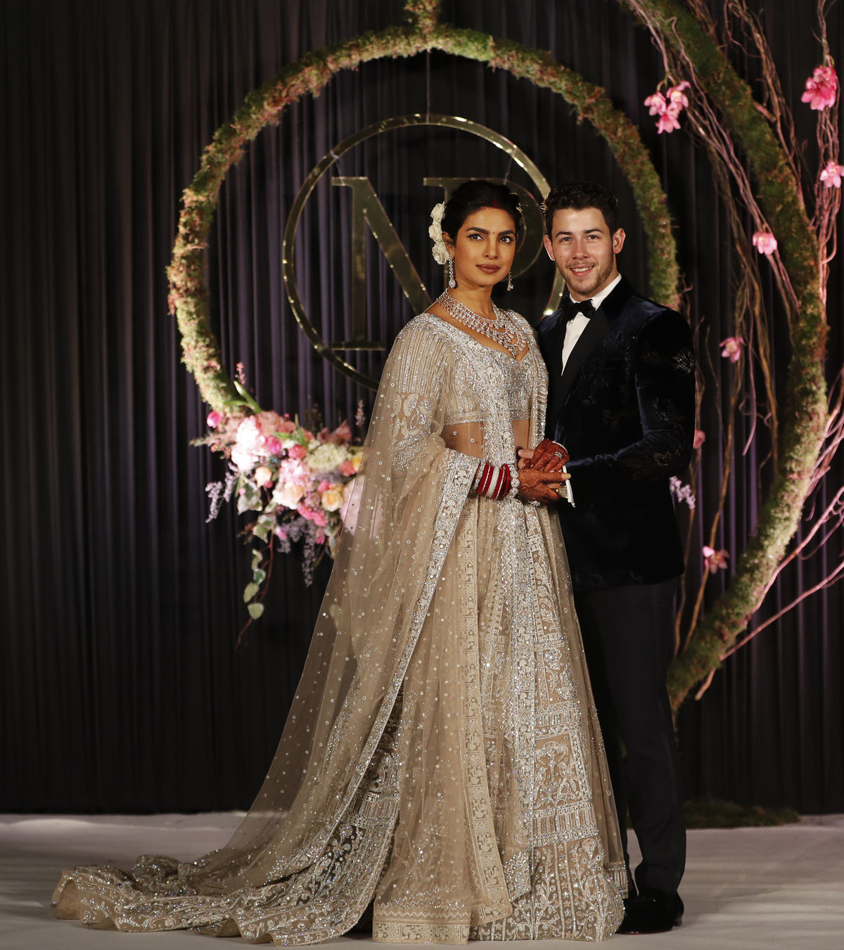 Bollywoodská herečka Priyanka Chopra a hudobník...