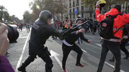 Protesty proti odsúdeniu separatistických lídrov sprevádzalo násilie