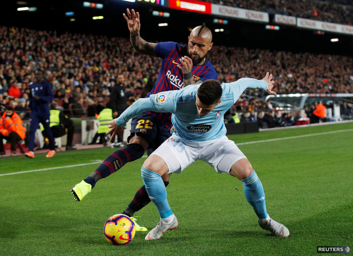 Slovenský obranca Celty Vigo Róbert Mazáň v...