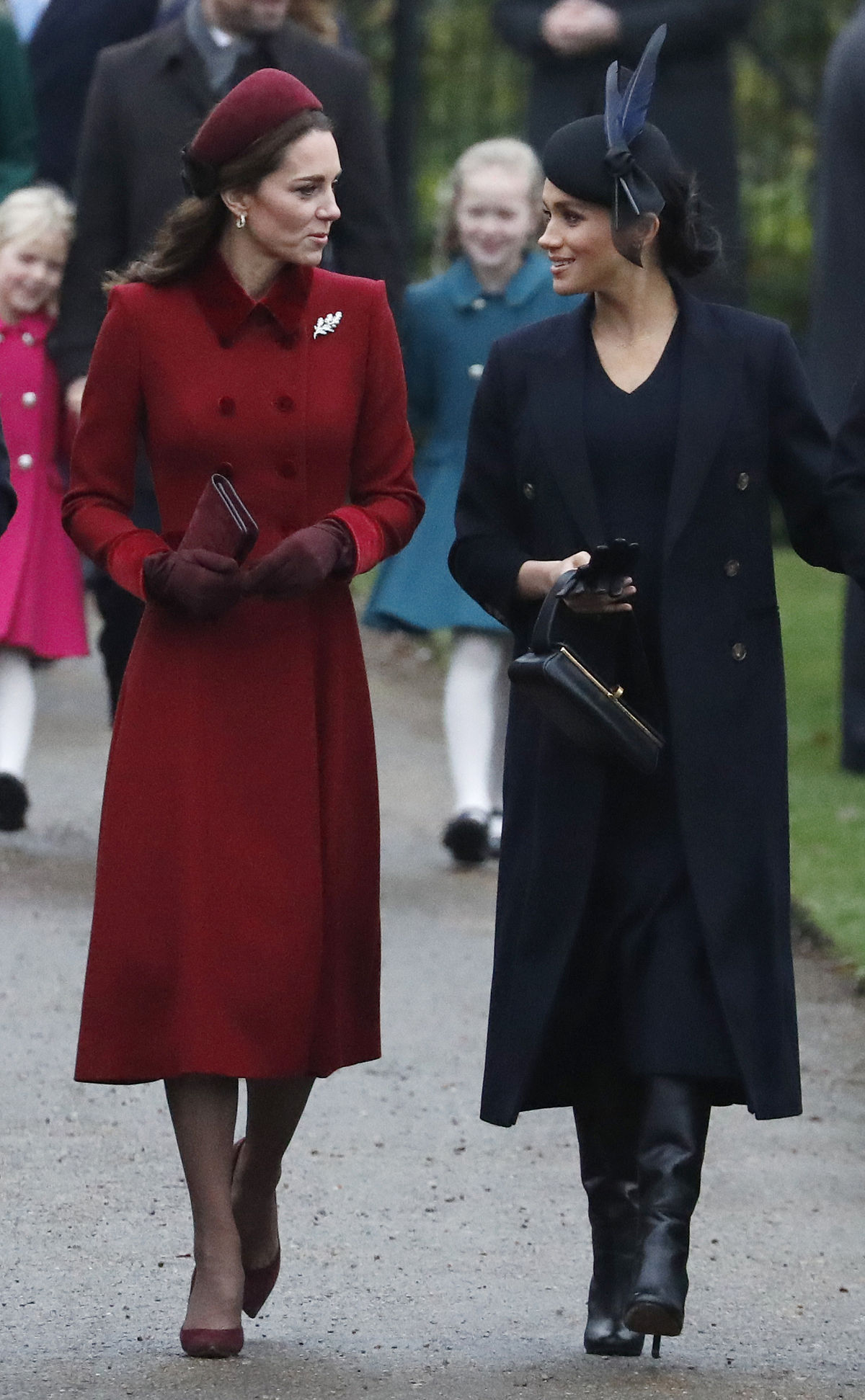 Vojvodkyňa Kate z Cambridge (vľavo) a jej...