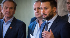 Bratislavčania majú za parkovanie platiť od 49 po 500 eur ročne. Primátor Vallo: Niekto tu straší