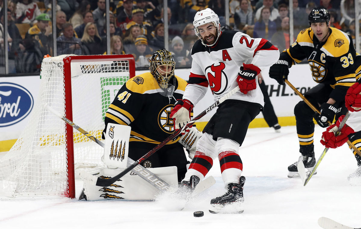 Krídelník New Jersey Kyle Palmieri ohrozuje...