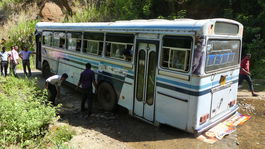 autobus, rieka, Srí Lanka