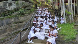 skolaci na schodoch, Srí Lanka