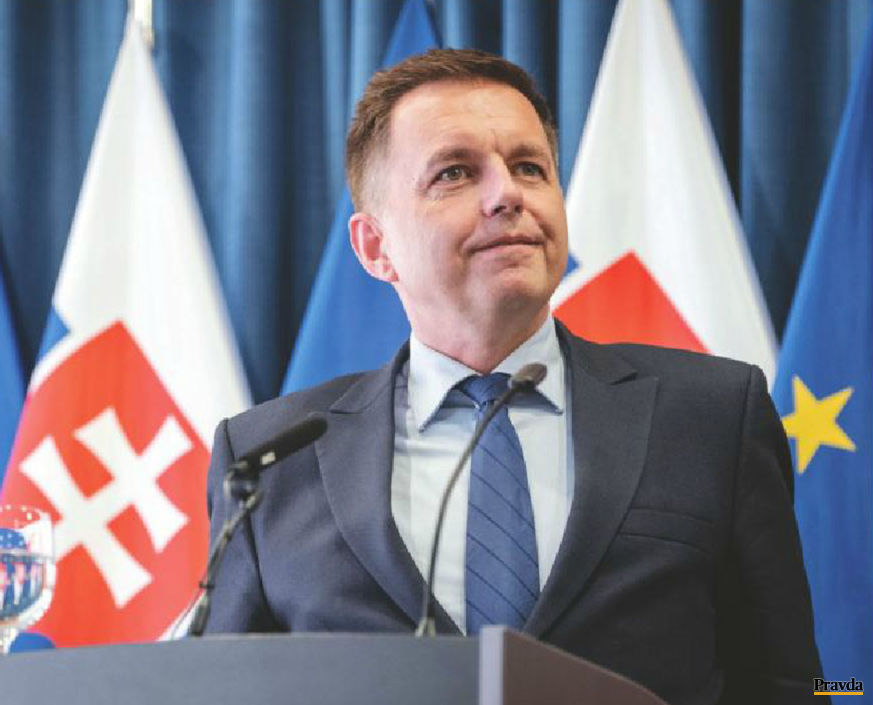 Minister financií Peter Kažimír netajil po...