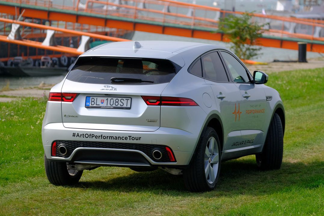 Zozadu je jasné, že E-Pace nie je žiaden...