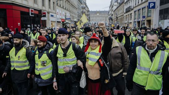 Vo Francúzsku demonštrovalo 50-tisíc 'žltých viest', v Paríži polícia použila slzný plyn