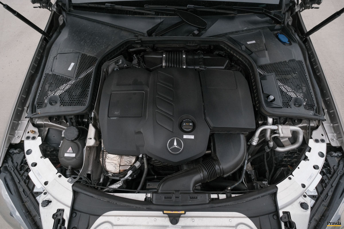 Naftový štvorvalcový motor dodáva výkon 194 koní.