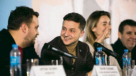 V predvolebných prieskumoch vedie komik Zelenskij, predbehol Tymošenkovú aj Porošenka