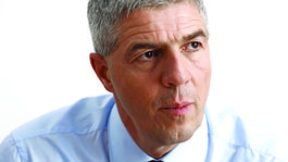 Bugár odovzdal podpisy pre svoju prezidentskú kandidatúru