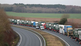 Rad áut dlhý 17 míľ. Šéf prístavu v Doveri takto vykreslil tvrdý brexit