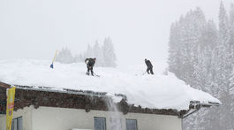 Časti Rakúska a južného Nemecka sú zavalené čoraz väčšou pokrývkou snehu
