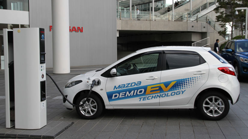 Prvý elektromobil Mazdy je zatiaľ zahalený...