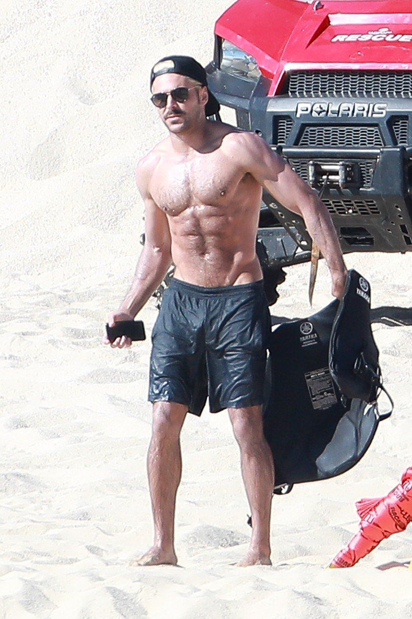 Herec Zac Efron na dovolenke v Mexiku...
