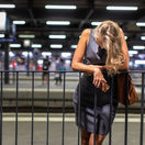 žena, dievča, omámená, zábradlie, drogy, alkohol