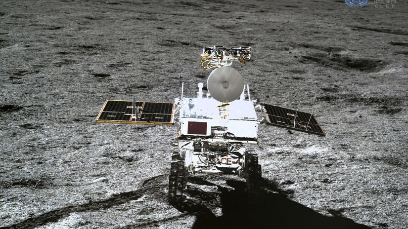 Čína vesmír Mesiac sonda rover fotografia...