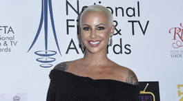 Skúsila predávať drogy, skončila pri striptíze! Mladosť tejto hviezdy šokuje