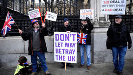 Brexit: Britská tlač hovorí o ponížení Mayovej, európska o návrate do bodu nula