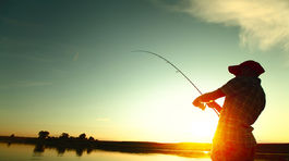 Cesta okolo sveta s vôňou miestnych jedál a najväčšími rybárskymi úlovkami