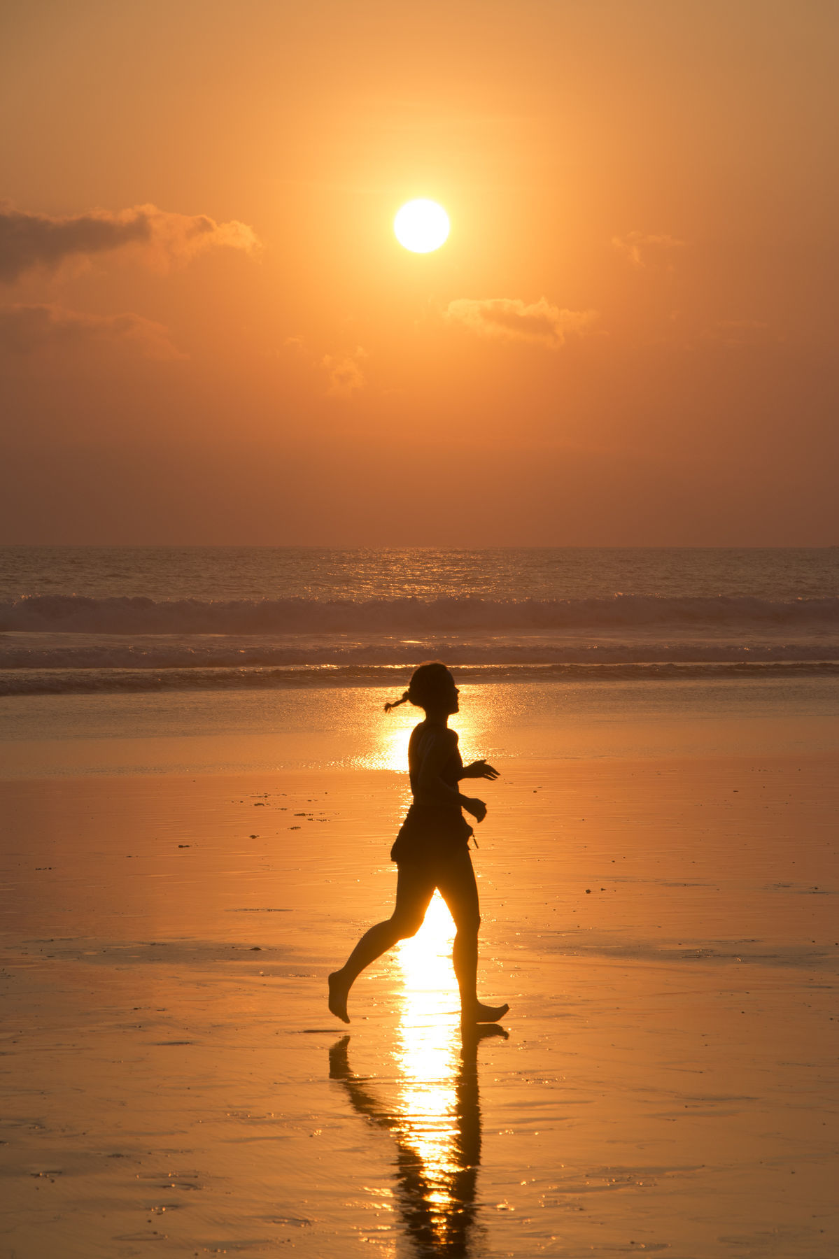 Beh - behať sa dá po pláži ráno i večer. Večer...