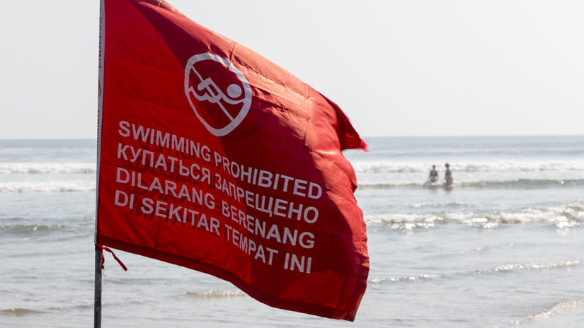 Zástava - Zákaz kúpania. Bali je rajom...
