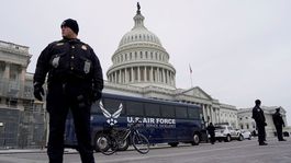 Trump bojuje ako King Kong s Godzillou