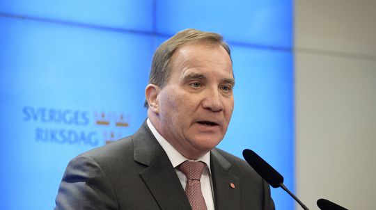 Vo Švédsku zvolili za premiéra Löfvena, ukončili politický pat