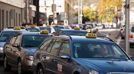 VIDEO: Taxíky po novom bez poistky a taxametrov