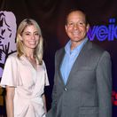 Emily Smith a Steve Guttenberg