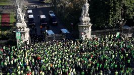 Taxikári v Barcelone sa rozhodli ukončiť protestnú akciu