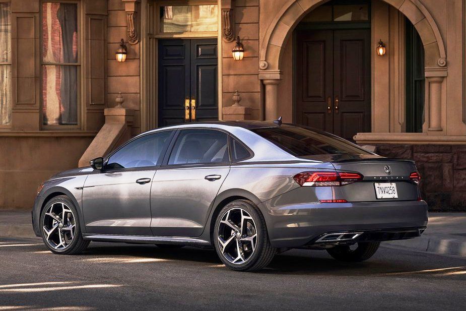 Vzadu dostal americký Passat užšie diódové svetlá.