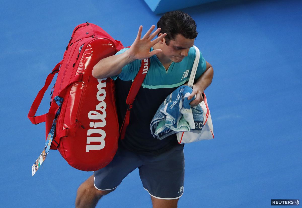Milos Raonic sa lúči s melbournským publikom.