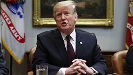 Rekordný shutdown končí, Trump múrom hrozí aj naďalej